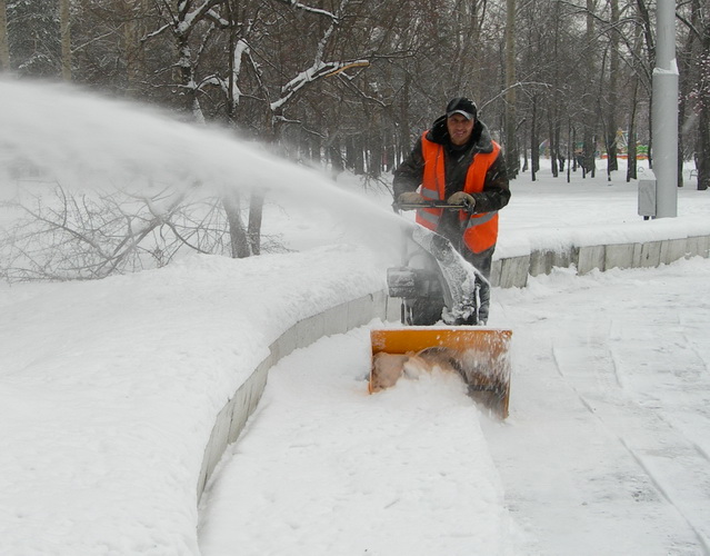 Многофункциональные машины для уборки снега